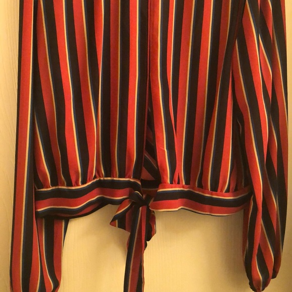 Forever 21 Lightweight open tied back long sleeves - Picture 2 of 8